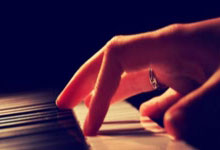 开云官方app入口-热刺轻取巴萨0:3，C罗补时绝平德甲