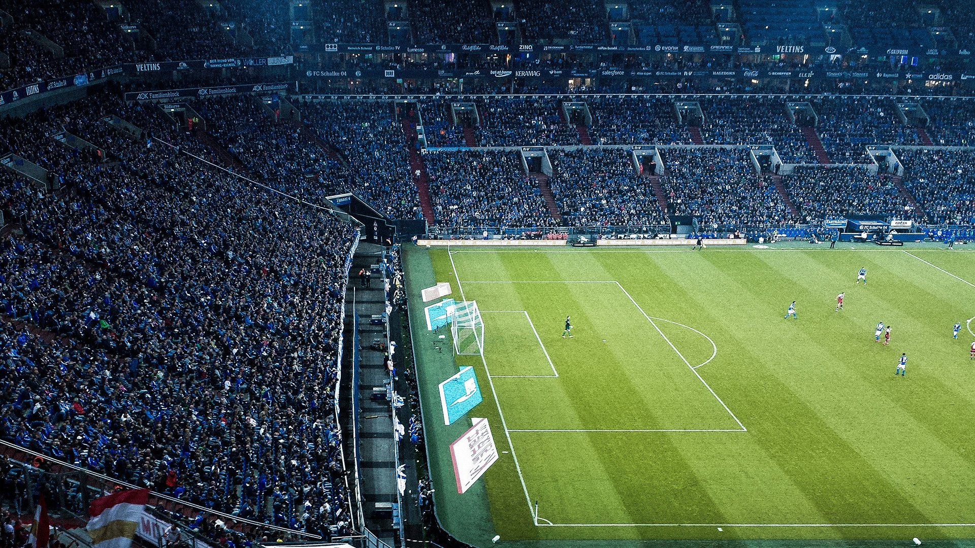 F1新赛季揭幕战之夜,伊布用实力证明自己,速度与激情的双重奏鸣