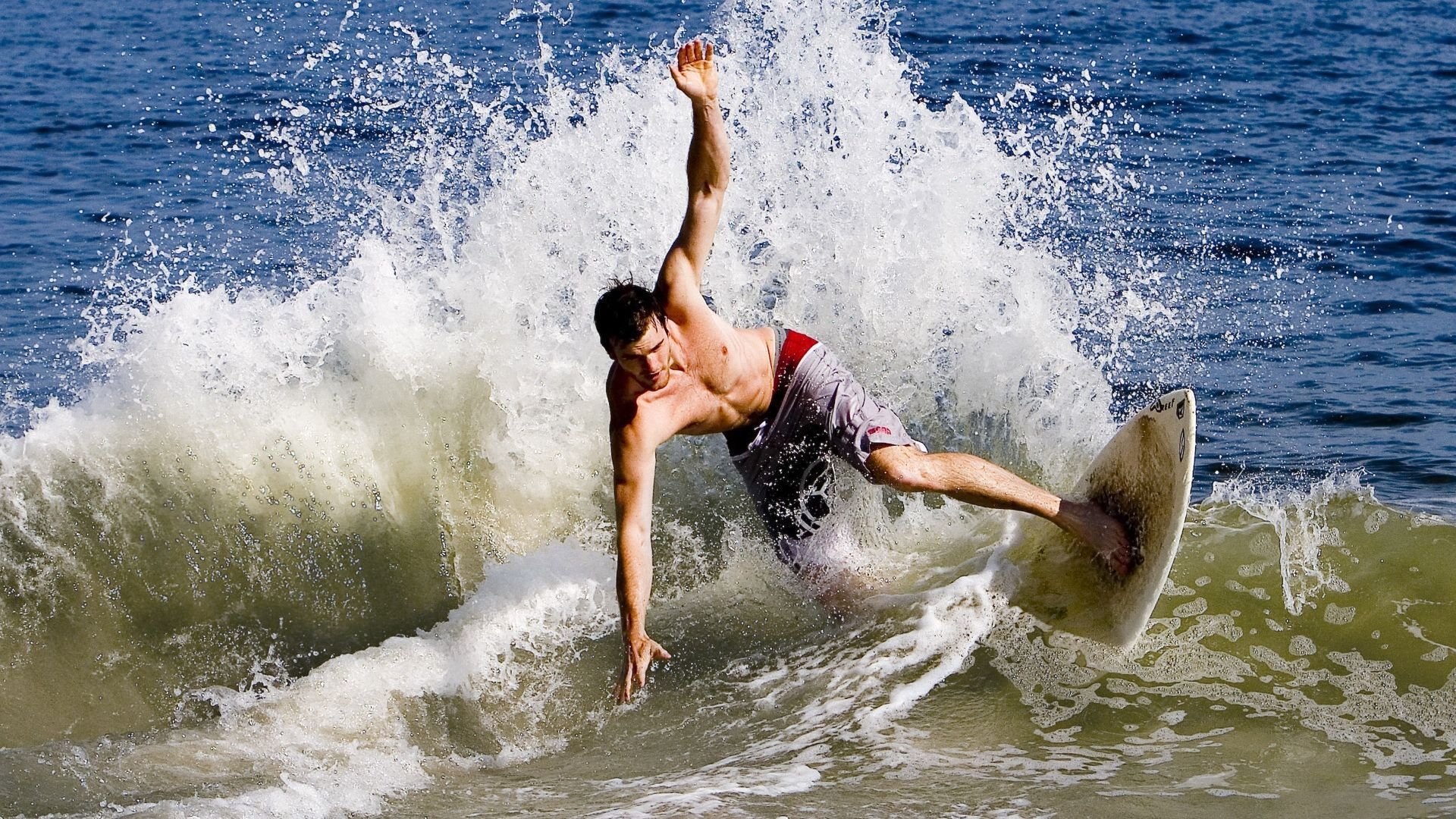 苏亚雷斯独舞情歌球场,黄色潜水艇生死战击沉蓝黑军团