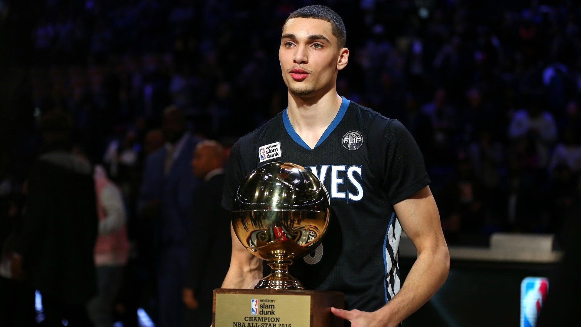 雄鹿鏖战辽宁队,哈登成为关键先生